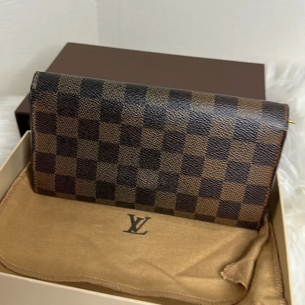 💯Authentic Louis Vuitton DE Long Wallet 🍀